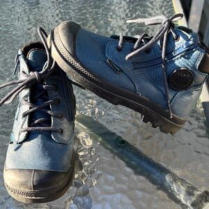 Palladium Pampa Kids waterproof leather ankle boots, size 9
